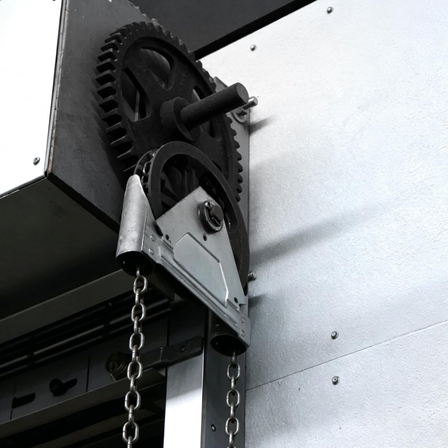 ‎NULTRUMA Garage Door Chain Hoist, 1:1 Reduced Drive Heavy Duty Wall Mounted Jackshaft Hoist Opener with 26ft Long Chain, for Roll Up Doors, Roller Shutters, Warehouses & Direct Drive Garage Doors